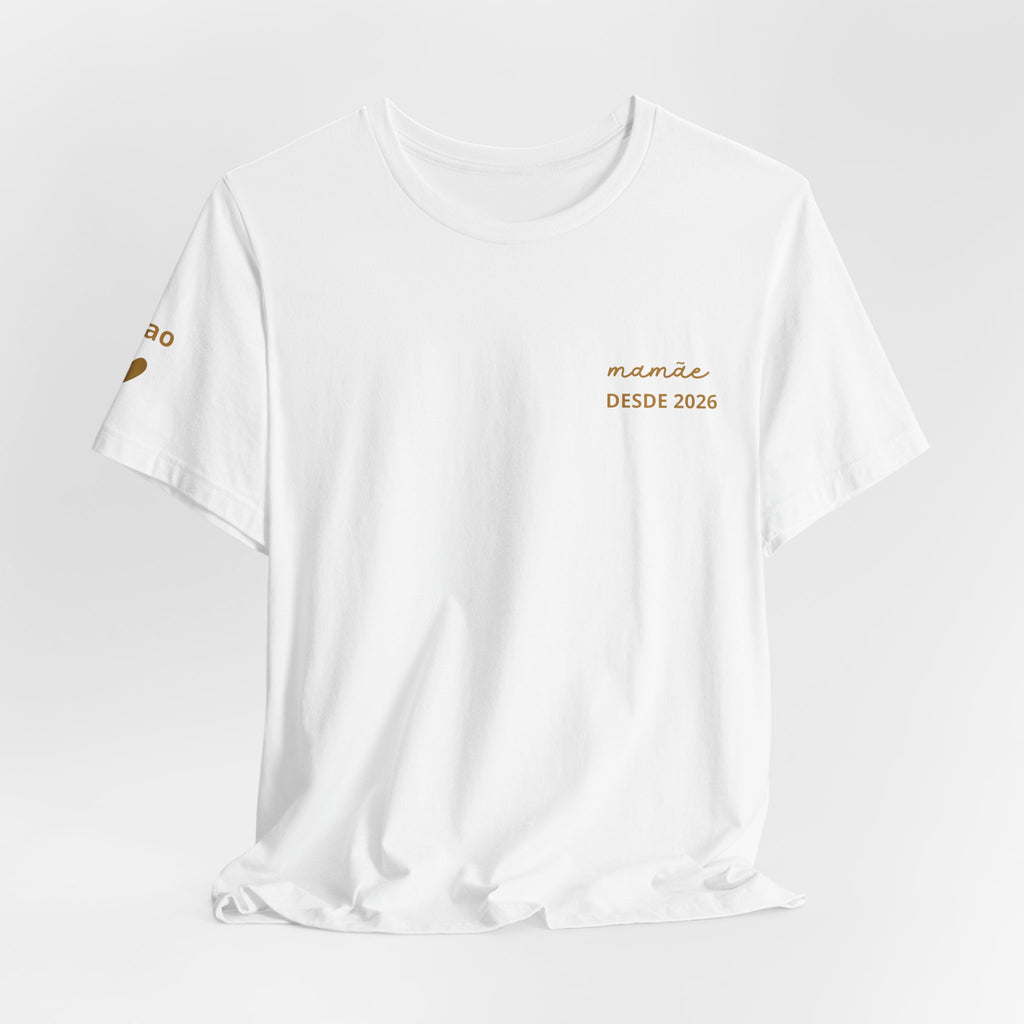 Camiseta Mamãe com Data Estampada no Peito e Nomes na Manga
