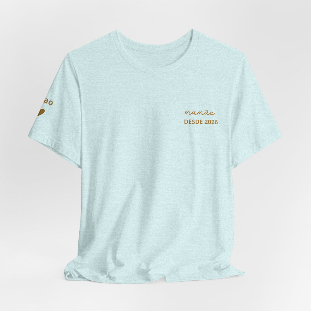Camiseta Mamãe com Data Estampada no Peito e Nomes na Manga