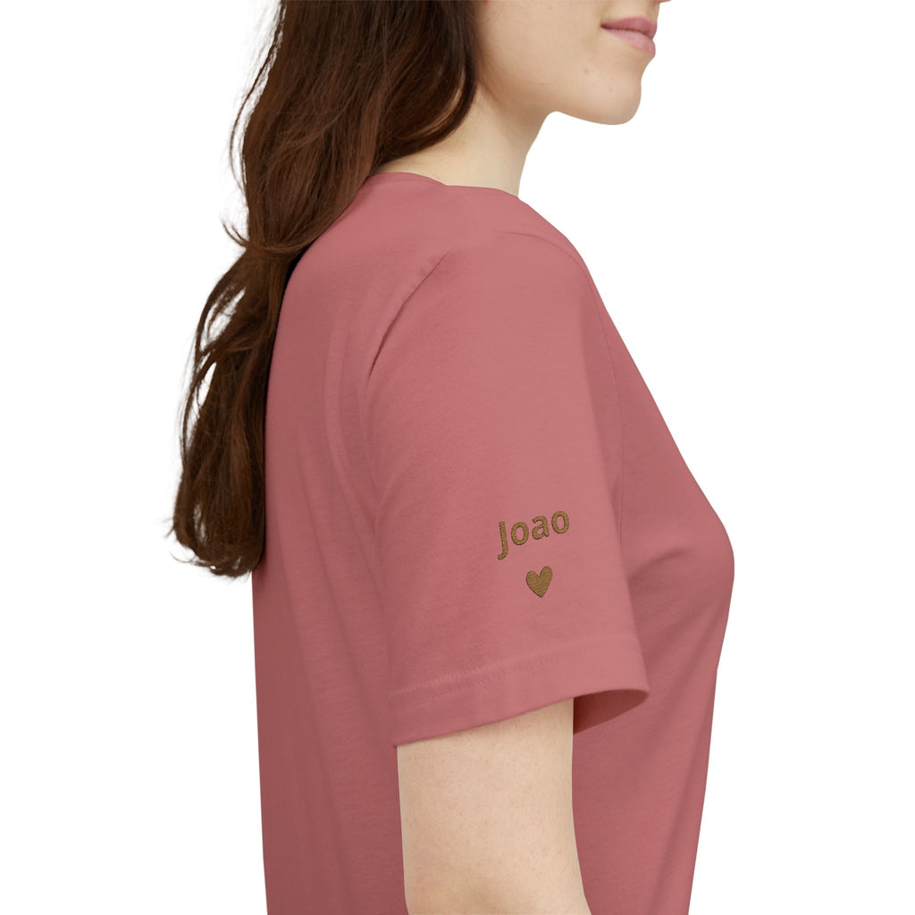 Camiseta Mamãe com Data Bordada no Peito e Nomes na Manga