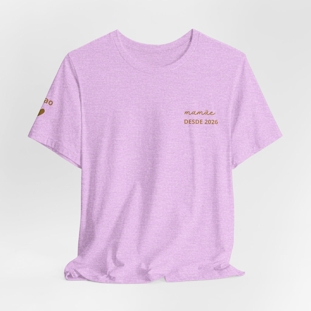 Camiseta Mamãe com Data Estampada no Peito e Nomes na Manga
