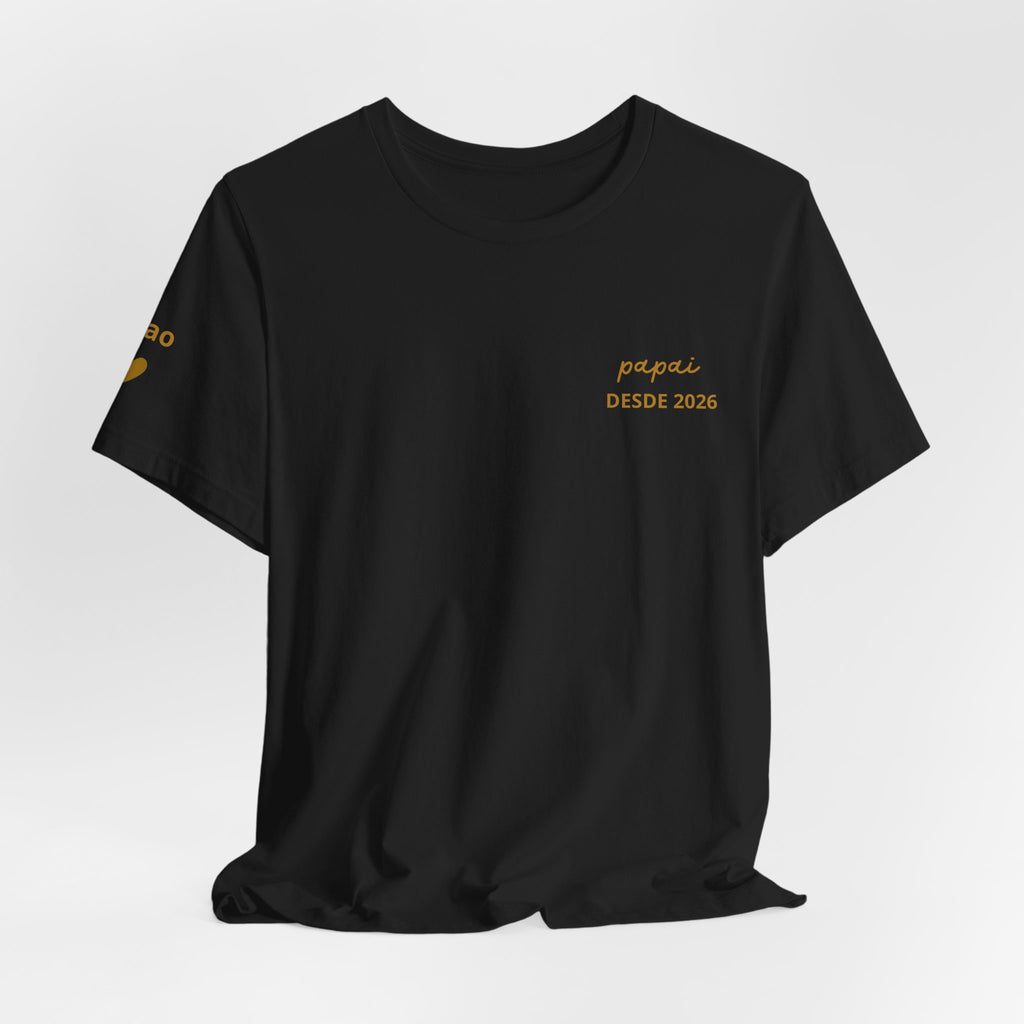 Camiseta Papai com Data Estampada no Peito e Nomes na Manga
