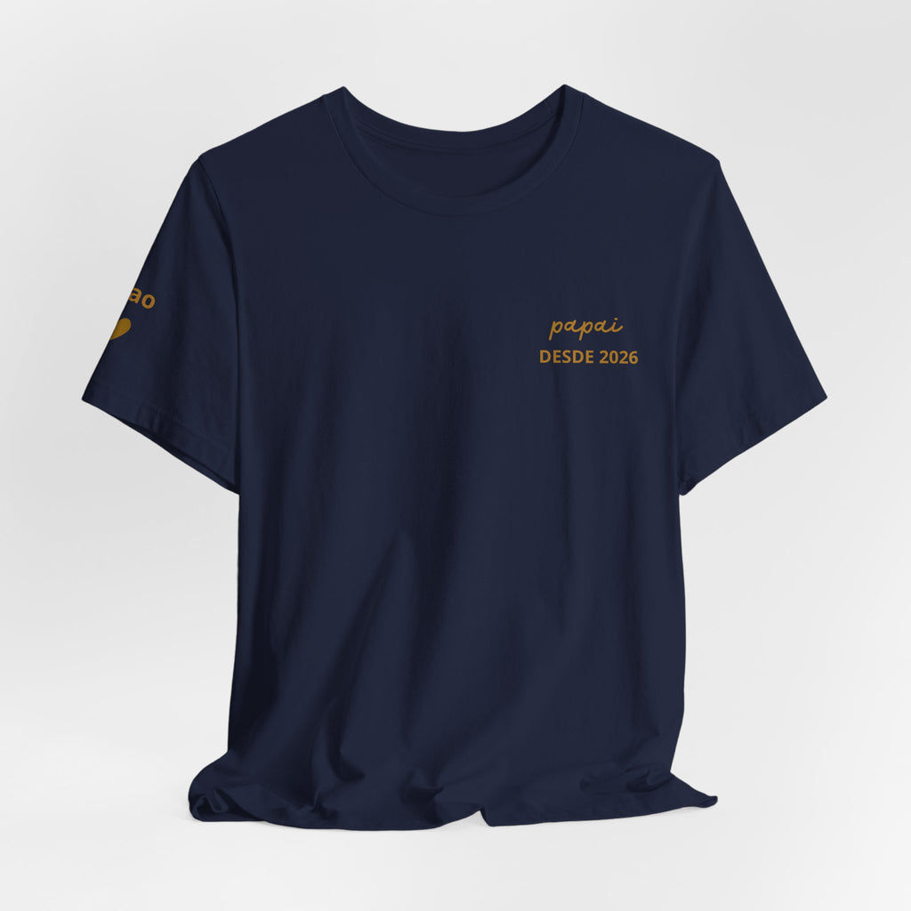 Camiseta Papai com Data Estampada no Peito e Nomes na Manga