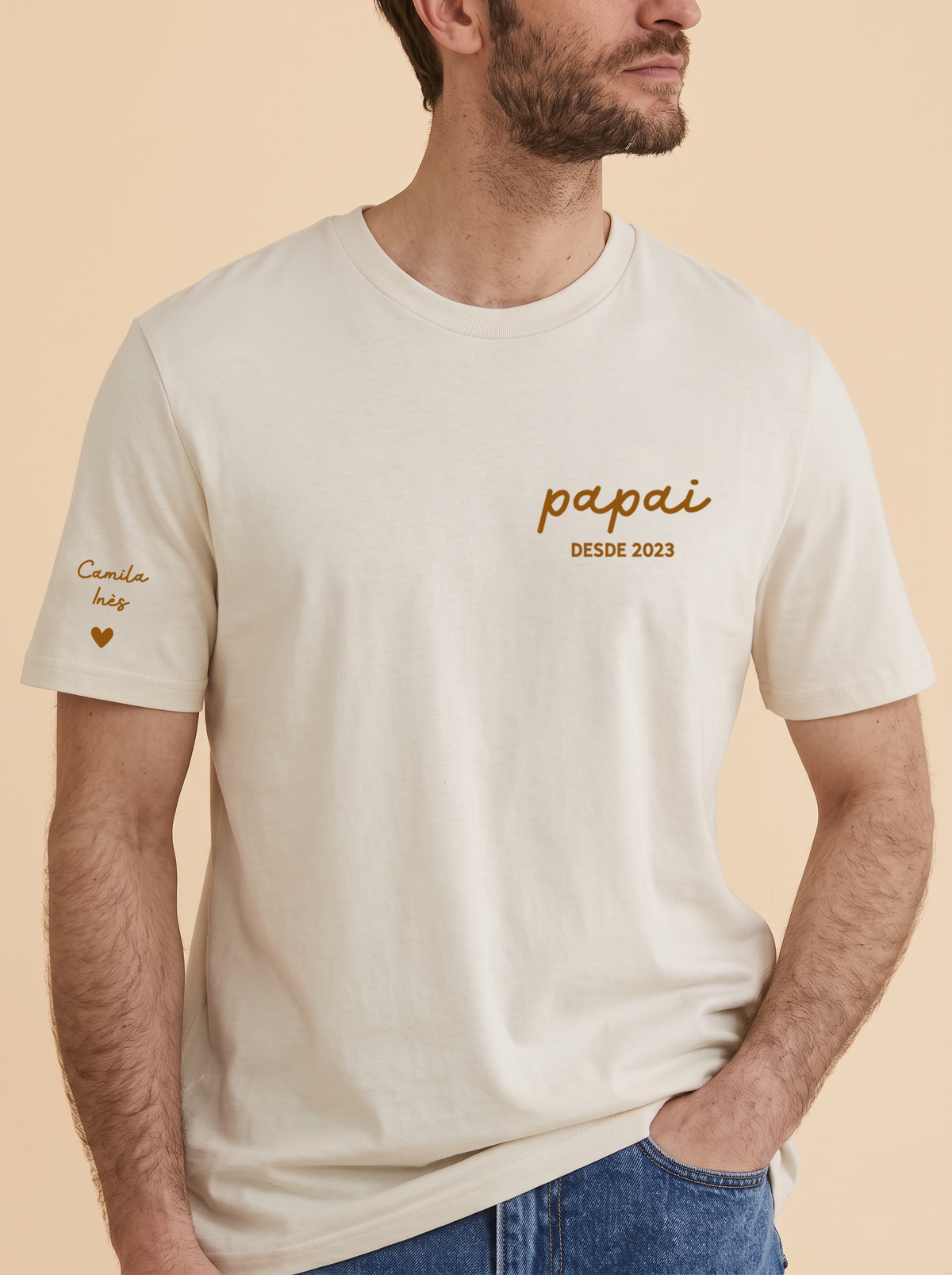 Camiseta Papai com Data Estampada no Peito e Nomes na Manga